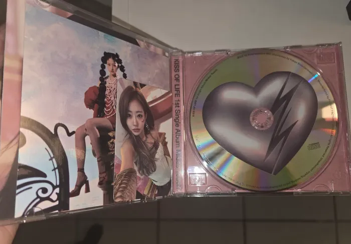 KIOF (KISS OF LIFE) - Midas Touch