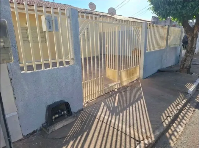 Casa à venda no bairro Recanto dos Pássaros