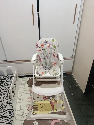 Cadeirinha de alimentação 