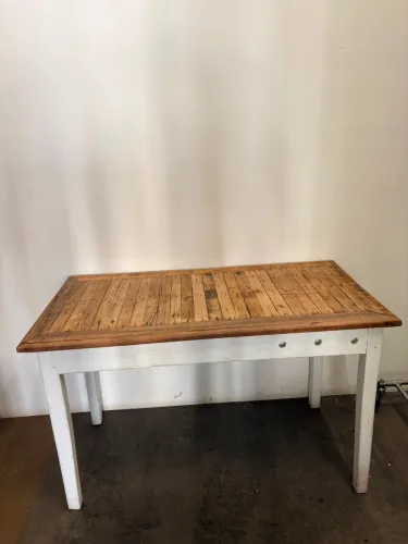 Mesa Rústica de Madeira Maciça - Estilo Curinga e Cheia de Charme