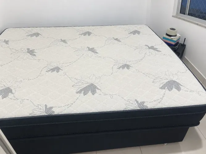 Cama box queen com baú ortobom