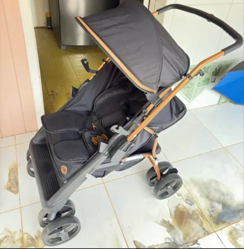 Vendo carrinho de bebê 
