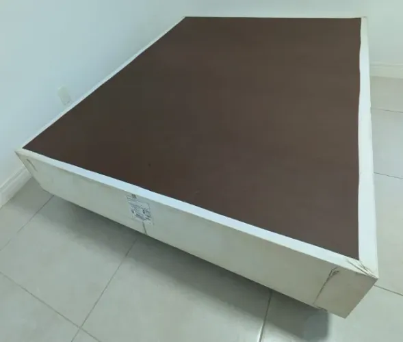 Cama de casal (1.38 x 1.89), usada, 42cm de altura