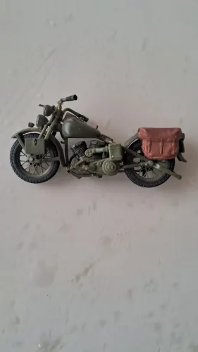 Miniaturas de motos de brinquedos, usadas , colecionaveis.