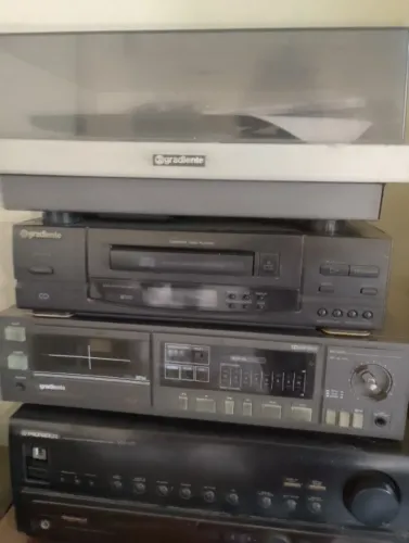 Vendo um Tape dake, 1 toca fita, 1 reciver VS 455, 1 reciver Gradiente R343, 1 toca disco 