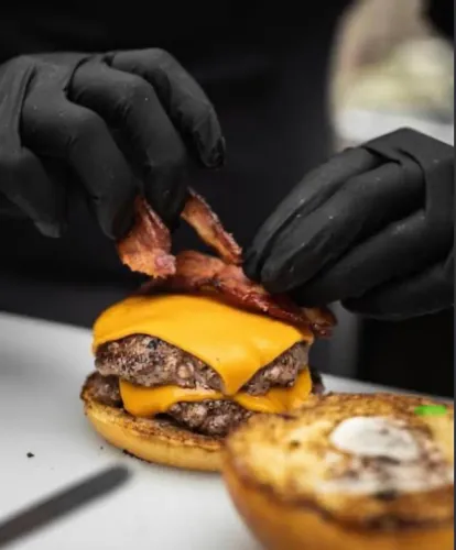 Trabalho como Chapeiiro e pasteleiro
