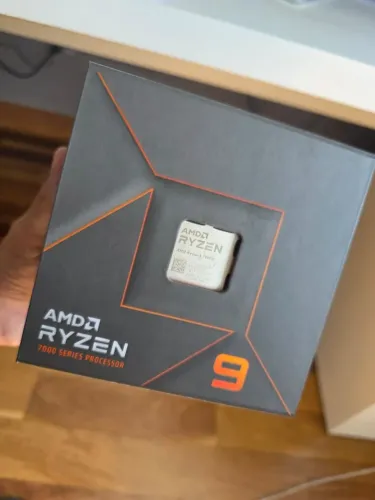 (LACRADO) Processador AMD Ryzen 9 7900X, 5.6GHz Max Turbo, Cache 76MB, AM5