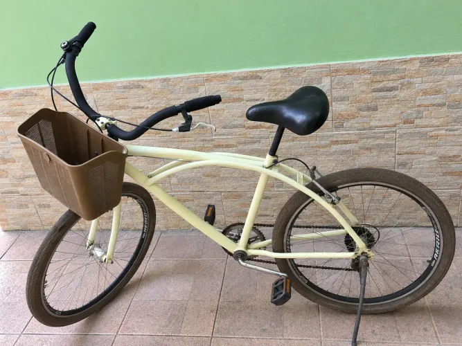 Bicicleta Praiana Aro 26 com Marchas e Cesta