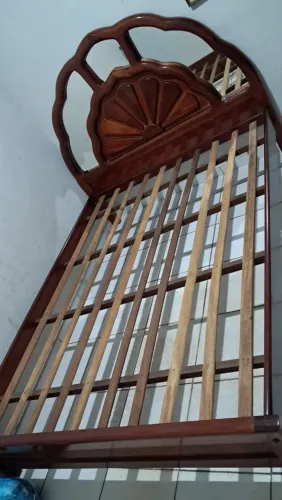 Cama de madeira 