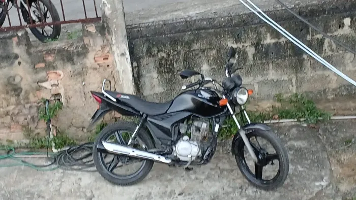 VENDO FAN 125 ano 2010 modelo 2011. 