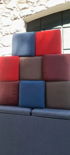 Puffs para criançada e manicure