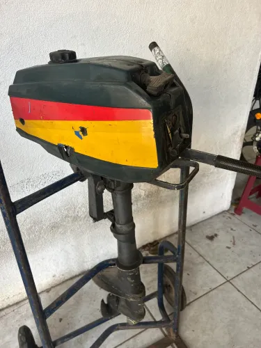Motor de Popa Antigo Clássico - Ideal para Colecionadores ou Restauro