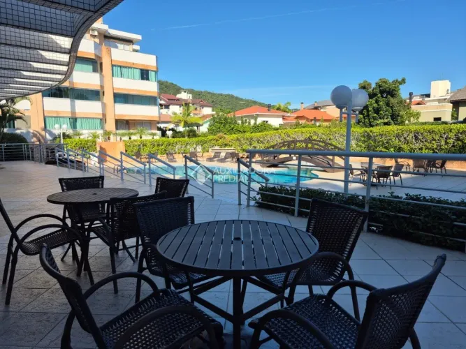 Apartamento com acesso privativo à praia | Mobiliado | Florianópolis