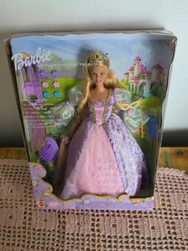 Barbie rapunzel na caixa 