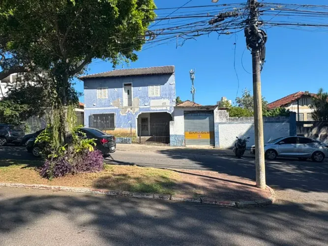 Casa para venda tem 250 metros quadrados em Jardim Bela Vista - São José dos Campos - São