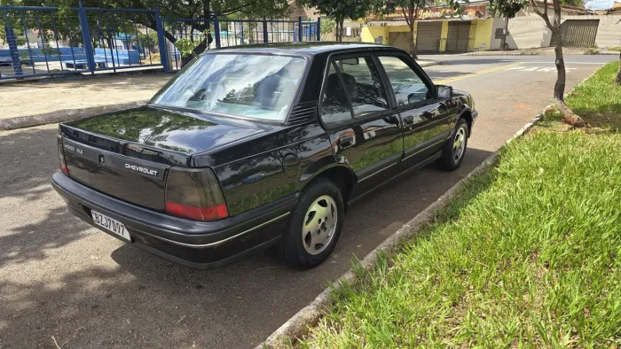 Chevrolet Monza GLS/ Hi-tech 2.0 EFI 2P E 4P 1995