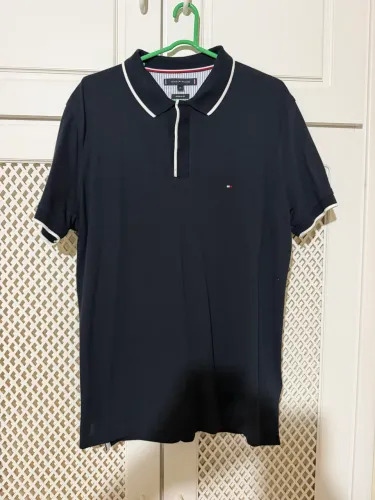 Polo Tommy Hilfiger azul marinho tamanho m