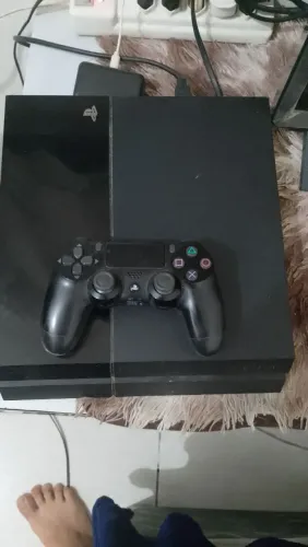 Vendo PS4 com 7 jogos