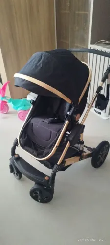 Carrinho de Bebê 3 em 1 (Moisés + Bebê Conforto) Preto e Dourado - Excelente Estado!