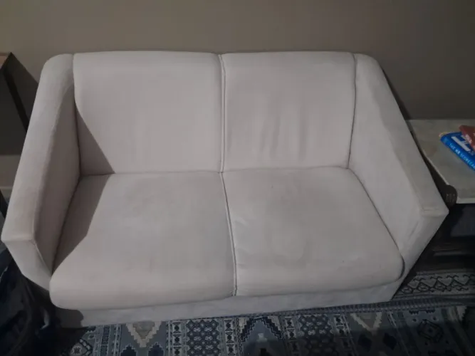 Vendo jogo de sofá de dois lugares e duas poltronas