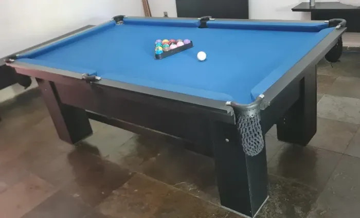 Mesa de Bilhar e Jantar Diver Madeira Slim com Bancos Cor Preta 2,20 x 1,20 