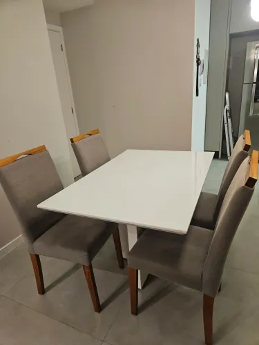 Mesa com tampo de vidro 4 cadeiras