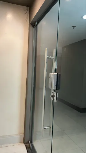 Vendo porta de vidro nova com puxador