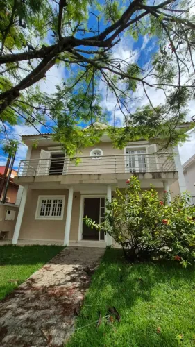 Casa para Locação no Euroville I Bragança Paulista | 3 Suítes, Escritório, Lareira e Ampl