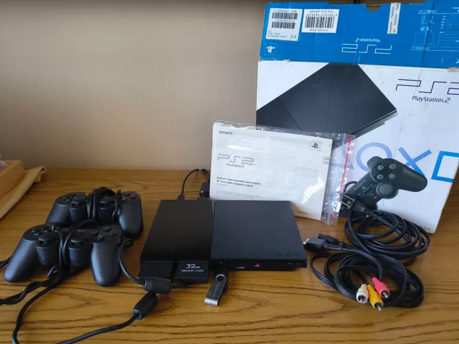 PlayStation 2 Slim na Caixa Original com Manuais (acompanha jogos)