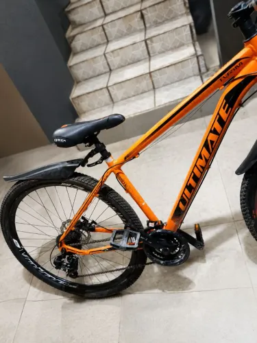 bicicleta em bom Estado geral . Possui um problema no freio e as tinta estão descascando