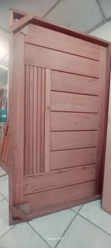 Portas de madeira - pivotantes , abrir , correr e muito mais.