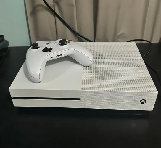 XBOX ONE S - 1TB
