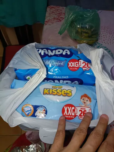 Fraldas xxg cada pacote com 26 fraldas. As duas por 30.00