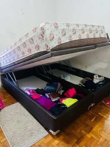 Cama baú com colchão queen