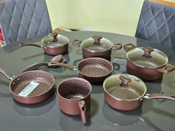 Jogo de Panelas Antiaderente com Revestimento Interno Decorado e Tampas de Vidro