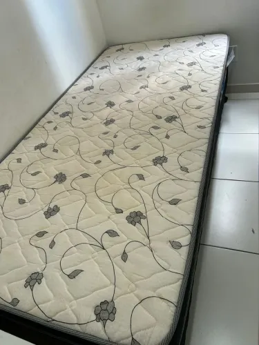 Cama solteiro seminova 