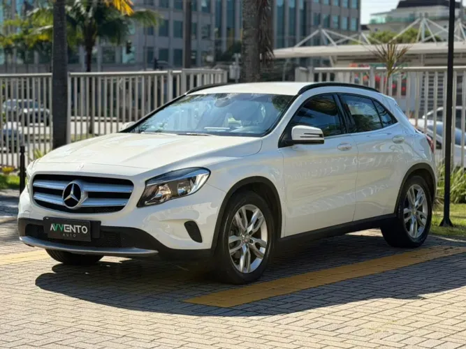 Mercedes-Benz GLA 200 Adv. 1.6/1.6 TB 16V Flex Aut. 2017