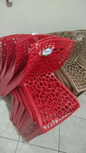 Cadeira em Polipropileno resistente 