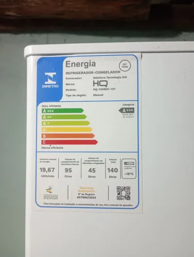 Vendo jeladeira pequena altura 1.40 capacidade total 140 litros