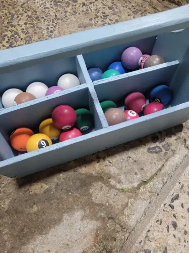 Vende se kit bolas de sinucas e giz