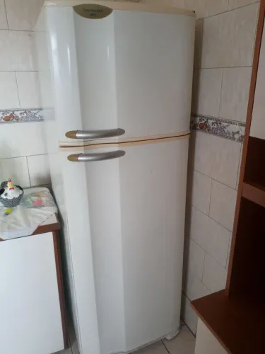 Vendo geladeira Electrolux! bem conservado e gelando muito bem, com um ótimo espaço