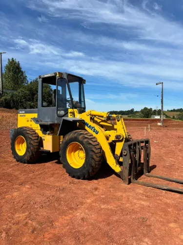 Pá Carregadeira Komatsu WA180 ano 2002