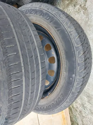 4 pneus com rodas de ferro aro 15