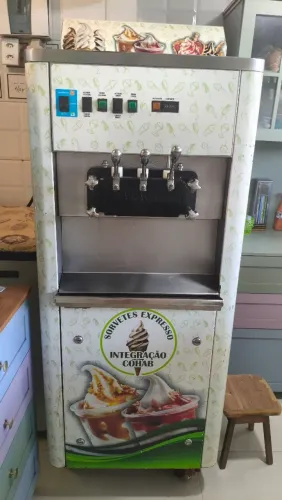 Vendo ou troco máquina de sorvete expressor com Alta produtividade.