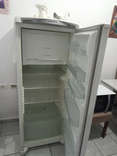 Vendo Geladeira Consul Facilite Frost Free (Com Defeito / Para Conserto )