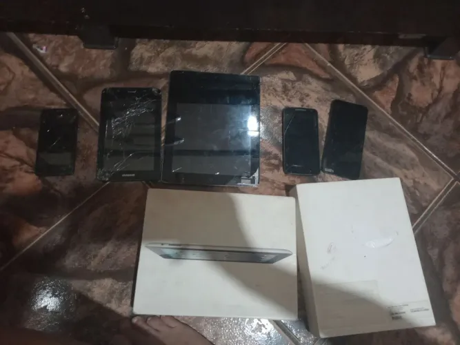 Lote de Celulares, Tablets e iPad para Retirada de Peças - R$ 270