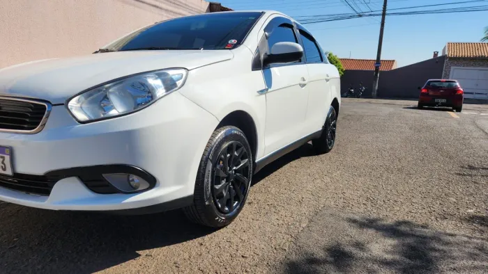 Fiat Grand Siena Essence 1.6 Flex 16V 2018