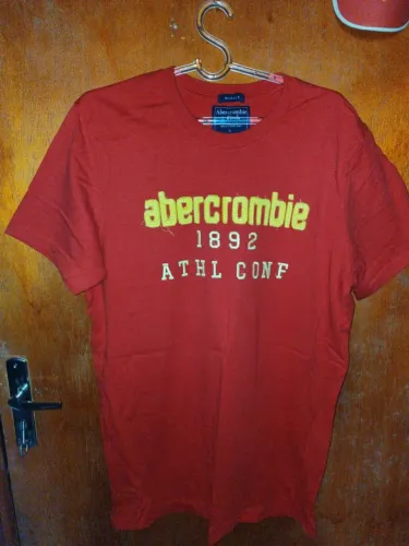 Camiseta Abercrombie & Fitch