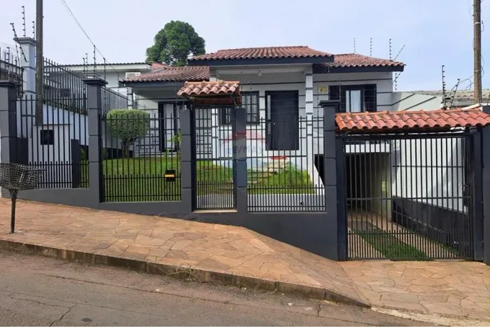 Casa com 4 Dormitórios, Piscina Aquecida, à venda, Bairro Petrópolis, Passo Fundo/RS
