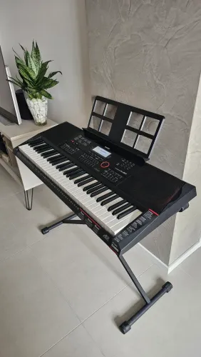Casio CT-X3000 semi novo